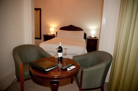 The Hotel Shamrock - Accommodation Redcliffe 1