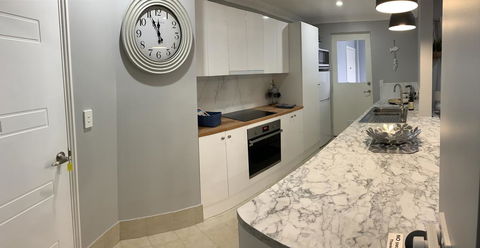 The Hutt - Accommodation Redcliffe 2