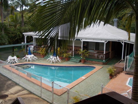 The Islands Inn Motel - Accommodation Redcliffe 0