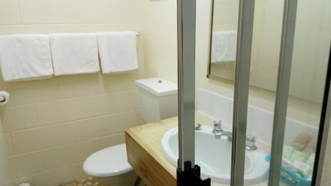 The Islands Inn Motel - Accommodation Redcliffe 2