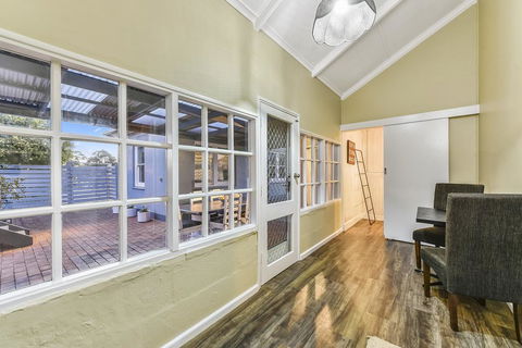 The Jazz B&B - Accommodation Redcliffe 2