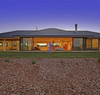 The Junction - contemporary meets river country - Accommodation Redcliffe