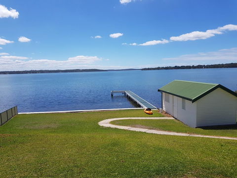 The Lake Escape - Accommodation Redcliffe 0