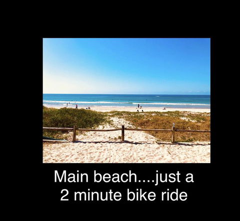 The Lazy Llama - Accommodation Redcliffe 1