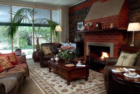 The Lodge Country House - Accommodation Redcliffe 3