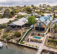 The Loft - Waterfront with Private Pool - Accommodation Redcliffe