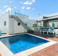The Lookout - Ultra Modern and Luxurious - Accommodation Redcliffe