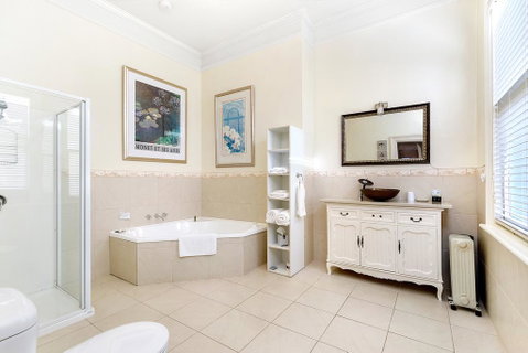 The Madsen Boutique Hotel - Accommodation Redcliffe 3