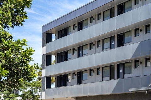 The Mid Pacific - Accommodation Redcliffe 1