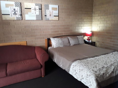 The Moe Motor Inn - Accommodation Redcliffe 2