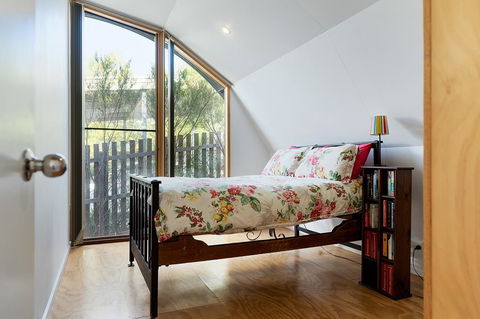 The Nissen - Accommodation Redcliffe 3