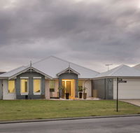 The Oaks - Accommodation Redcliffe