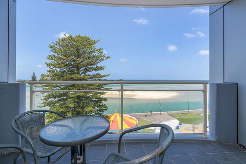 The Oaks Waterfront Resort, Unit 303 - Accommodation Redcliffe 2