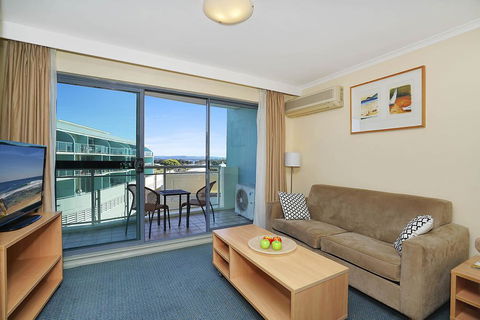 The Oaks Waterfront Resort, Unit 414 - Accommodation Redcliffe 2
