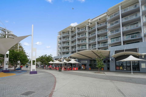 The Oaks Waterfront Resort, Unit 502 - Accommodation Redcliffe 2