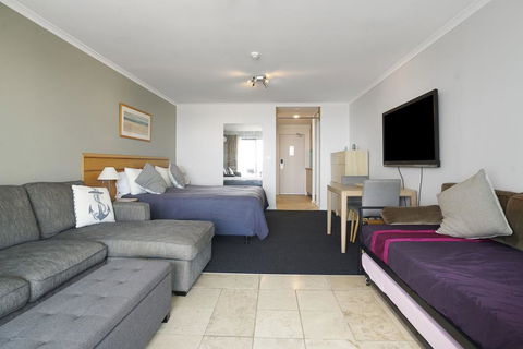 The Oaks Waterfront Resort, Unit 509 - Accommodation Redcliffe 3