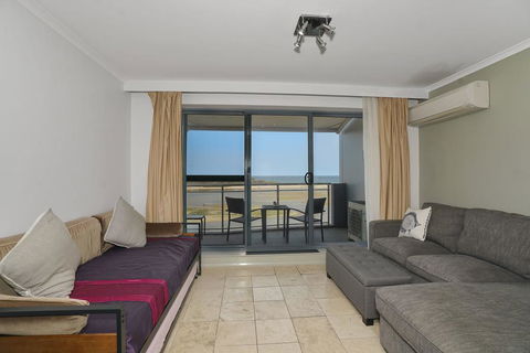 The Oaks Waterfront Resort, Unit 509 - Accommodation Redcliffe 2