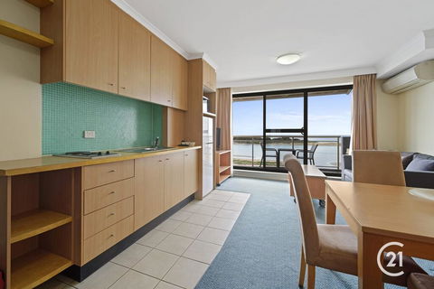 The Oaks Waterfront Resort, Unit 511 - Accommodation Redcliffe 3