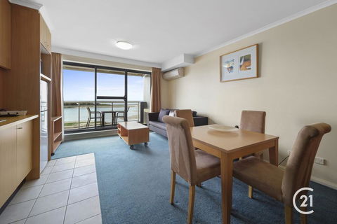 The Oaks Waterfront Resort, Unit 511 - Accommodation Redcliffe 2