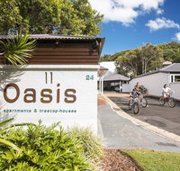 The Oasis Apartments and Treetop Houses - Accommodation Redcliffe