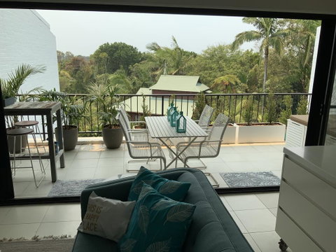 The Oasis Apartments And Treetop Houses - Accommodation Redcliffe 2