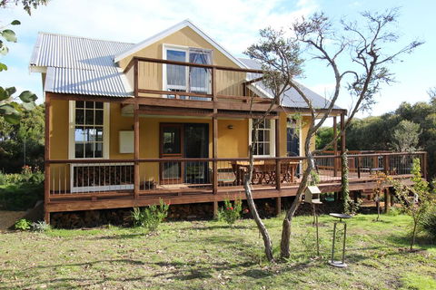 The Old School House - Accommodation Redcliffe 0