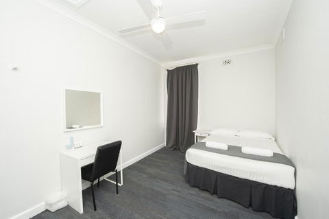 The Parade Hotel - Accommodation Redcliffe 3