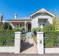 The Pearl on Prince  Stylish Cottage CBD Wifi - Accommodation Redcliffe