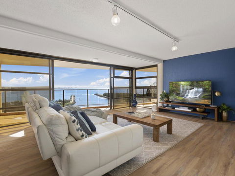 The Penthouse @ Point Cartwright - INSTANT HOTEL WINNER 2019 - Accommodation Redcliffe 1