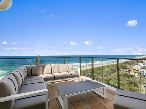 The Penthouse @ Point Cartwright - INSTANT HOTEL WINNER 2019 - Accommodation Redcliffe 3