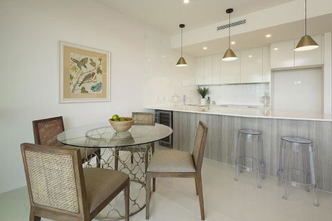 The Princess Bride - Executive 3BR Bulimba Apartment With Balcony In Central Location - Accommodation Redcliffe 2