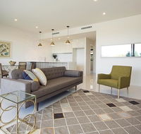 The Princess Bride - Executive 3BR Bulimba Apartment with Balcony in Central Location - Accommodation Redcliffe