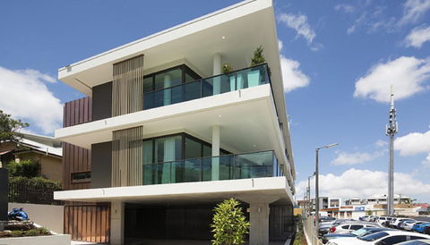 The Princess Bride - Executive 3BR Bulimba Apartment With Balcony In Central Location - Accommodation Redcliffe 3