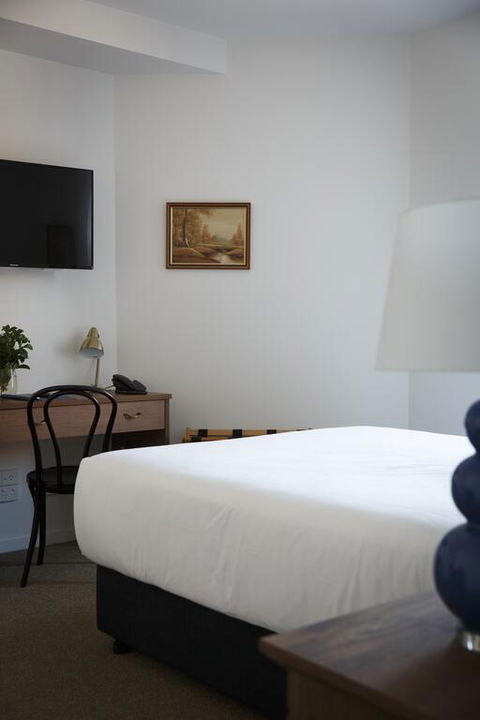 The Provincial Ballarat - Accommodation Redcliffe 3