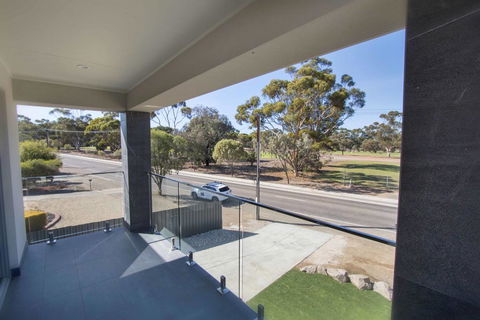 The Races Complex - Accommodation Redcliffe 2
