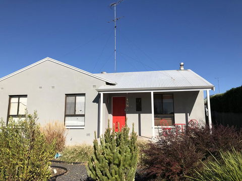 The Red Door - Accommodation Redcliffe 0