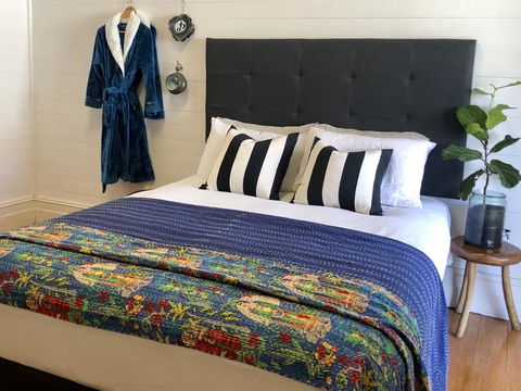 The Residence Stylish Comfort With Fireplace - Accommodation Redcliffe 3