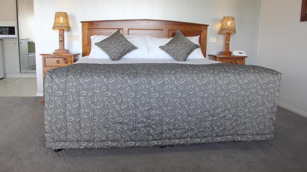 Coolamon NSW Accommodation Redcliffe