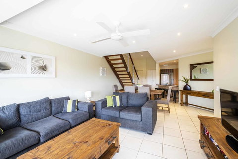 The Sands Unit 10 - Penthouse - Accommodation Redcliffe 3