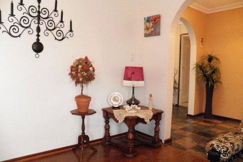 The Spanish Retreat And BnB - 24 Hrs - Accommodation Redcliffe 2