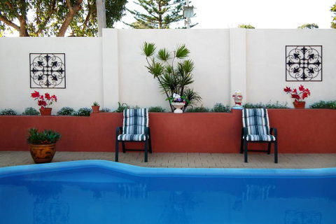 The Spanish Retreat And BnB - 24 Hrs - Accommodation Redcliffe 3