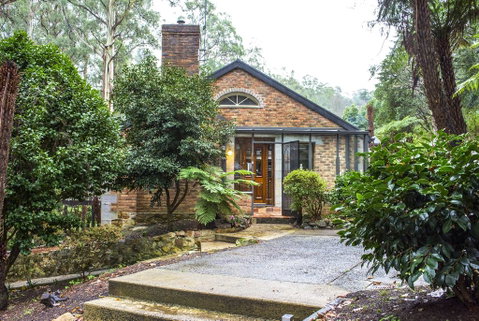The Stone On The Hill - 3 Bedroom House - Accommodation Redcliffe 1