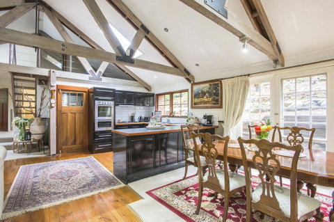 The Stone On The Hill - 3 Bedroom House - Accommodation Redcliffe 2