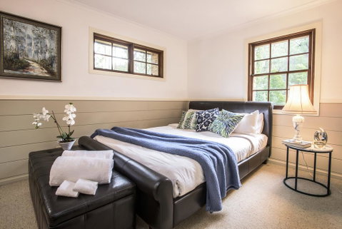 The Stone On The Hill - 3 Bedroom House - Accommodation Redcliffe 3