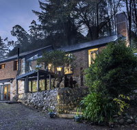 The Stone on the Hill - 3 bedroom house - Accommodation Redcliffe