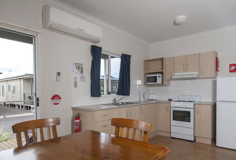 The Sundowner Cabin & Tourist Park - Accommodation Redcliffe 1
