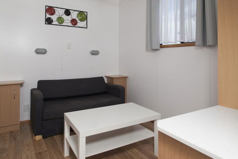 The Sundowner Cabin & Tourist Park - Accommodation Redcliffe 2