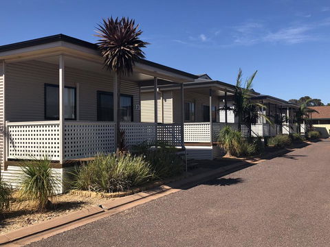 The Sundowner Cabin & Tourist Park - Accommodation Redcliffe 0