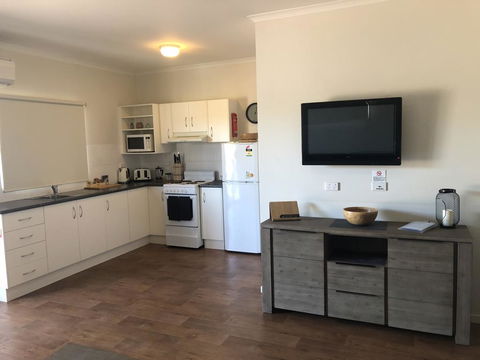 The Sundowner Cabin & Tourist Park - Accommodation Redcliffe 3