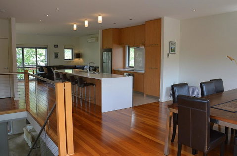 The Track - Beautiful Townhouse In Bright - Accommodation Redcliffe 1